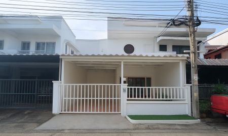 ขายทาวน์เฮาส์ - ขายด่วน ทาวน์เฮ้าส์รีโนเวทใหม่สไตล์มินิมอล พร้อมเข้าอยู่ได้ทันที หมู่บ้านซื่อตรง (จันทรินทร์) ทำเลทองต้นซอยท่าอิฐ ทำเลไทรม้า-ท่าอิฐ