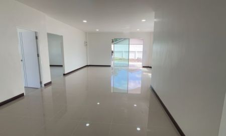 ขายบ้าน - บ้านพร้อมโกดัง บนที่ดินใหญ่ 567 ตร.ว. ทำเลเมืองชลบุรี