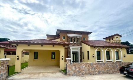 ขายบ้าน - บ้านเดี่ยวสุดหรู หมู่บ้านณุศา ชีวานี พัทยา นาจอมเทียน ชลบุรี