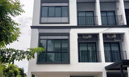ขายทาวน์เฮาส์ - ขายทาวน์โฮมหลังมุม 3 ชั้น โครงการบ้านลุมพินี ทาวน์เพลส สุขุมวิท-ศรีนครินทร์ สุขุมวิท113 สมุทรปราการ.