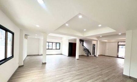 ให้เช่าอาคารพาณิชย์ / สำนักงาน - ให้เช่าโฮม ออฟฟิส 450 ตร.ม. ติดถนประเสริฐมนูกิจ ทำเลสวยมาก หน้ากว้างติดถนน ใกล้โรงเรียนเลิศหล้า จอดรถได้หลายคัน