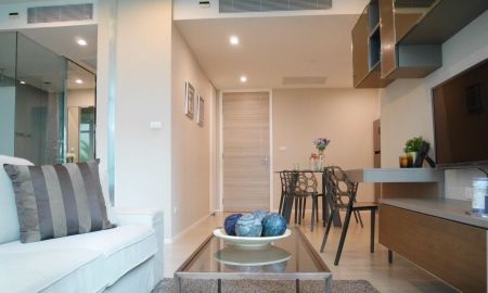 ให้เช่าคอนโด - THE ROOM SUKHUMVIT 21 Rare Item ใจกลางอโศก ยูนิตพิเศษ Garden View& Pool view วิวสระ