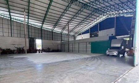 ให้เช่าโรงงาน / โกดัง - ให้เช่าโกดัง 900 ตรม. อ.เมือง เพชรบุรี ทำเลทอง ทำโรงงานได้ ค่าเช่าถูกที่สุด! ที่ตั้ง: ต.นาวุ้ง อ.เมือง จ.เพชรบุรี