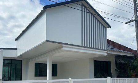 ขายบ้าน - ขายบ้านสันทราย ตรงข้ามร้านโอ๋กะจู๋ ในหมู่บ้านศิริพร1 เนื้อที่ 35.2ตร.วา ราคา 2.19ล้าน