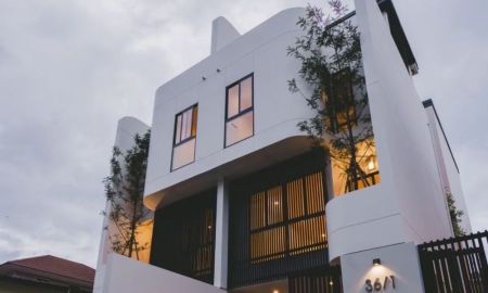 ขายบ้าน - ขายบ้านเดี่ยว 3.5 ชั้น The Shade 101 บ้านหรูใจกลางเมืองสุขุมวิท พร้อมสระว่ายน้ำส่วนตัว ใกล้ BTS ปุณณวิถี