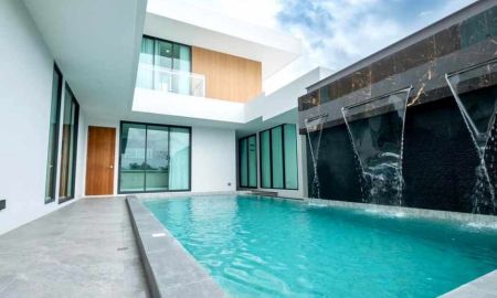 ขายบ้าน - ขายบ้านเดี่ยวพูลวิลล่า 2 ชั้น สร้างเสร็จใหม่ ติดสนามกอล์ฟฟีนิกซ์ พัทยา