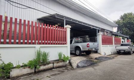 ขายโรงงาน / โกดัง - ขายด่วน อาคารลักษณะโกดัง หรือคลังสินค้า พื้นที่รวม 2โฉนด 149 ตร.ว ต.เทพารักษ์ อ.เมือง จ.สมุทรปราการ