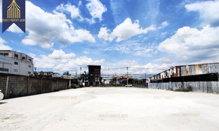 ขายโรงงาน / โกดัง - ขาย ที่ดินพร้อมโกดัง โรงงาน พื้นที่เหลือง ติดถนนพัฒนาการ