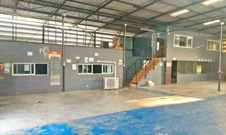 ให้เช่าโรงงาน / โกดัง - MRT สัมมากร 1.6 กม.เสรีไทย 31-45 ลด25% ให้เช่าโกดัง พร้อมออฟฟิศ 2 ชั้น 102 ตร.วา. 402ตร.ม. โลตัส สุขาภิบาล1 1.2 กม.