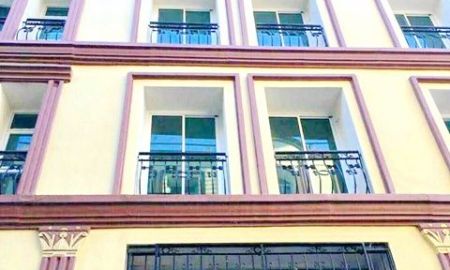 ให้เช่าอาคารพาณิชย์ / สำนักงาน - ย่านลาซาล-บางนา โฮมออฟฟิศ MRT ศรีลาซาล 300 ม ให้เช่าตึกแถว 4 ชั้น ครึ่ง ลาซาล 56-60 มีดาดฟ้า หลังมุม 19 ตร.วา.309 ตร.ม.3 นอน ทำเลทอง