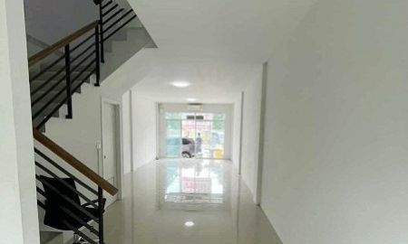 ให้เช่าอาคารพาณิชย์ / สำนักงาน - ให้เช่าอาคารพาณิชย์ 3ชั้น1 คูหา เดอะ นีซ พระยาสุเรนทร์ - รามอินทรา ขนาด 16 ตรว ใช้สอย 145 ตรม 3 ห้องน้ำ 4 แอร์ 3 เครื่องทำน้ำอุ่น