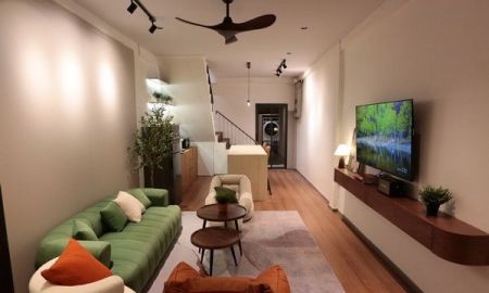 ให้เช่าทาวน์เฮาส์ - ให้เช่า] ทาวน์เฮ้าส์ 3 ชั้น สุขุมวิท 57 / 2 ห้องนอน 3 ห้องน้ำ / 18 ตรว. 140 ตรม. **60,000**