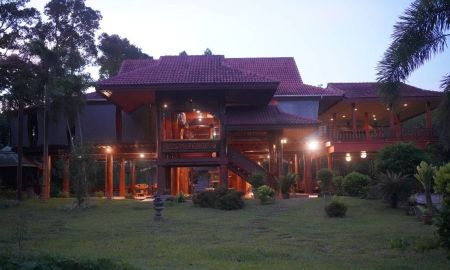 ขายบ้าน - ขายบ้านเดี่ยว 2 ชั้น ต.กะเฉด อ.เมือง จ.ระยอง เป็นไม้สักทองทั้งหลัง