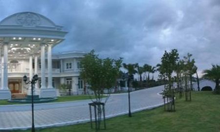 ขายบ้าน - ขายบ้านหลังใหญ่ พร้อมโรงงาน ประชาอุทิศ 76 ตกแต่งหรูหรา มีสระว่ายน้ำขนาดใหญ่ เนื้อที่ 13 ไร่กว่า 5 ห้องนอน มีห้องน้ำในตัว