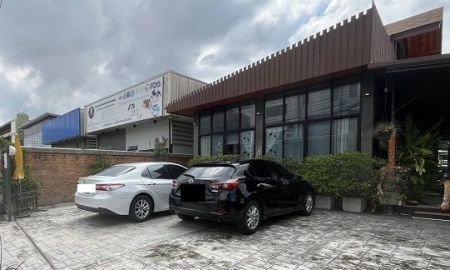 ให้เช่าอาคารพาณิชย์ / สำนักงาน - ให้เช่าอาคารชั้นเดียว ตกแต่งเป็นร้านกาแฟ / ร้านค้า / หน้าร้าน / Office / ริมถนนพัฒนาการ เหมาะเป็น Cafe หรือ หลากหลายธุรกิจ