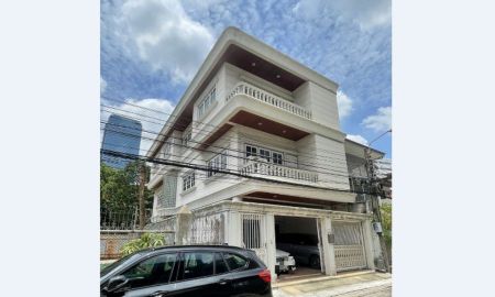 ขายบ้าน - ขายบ้านเดี่ยวรัชดา 3 ชั้น 39 ตารางวา 4 นอน 3 น้ำ รัชดาภิเษก ซอย 3 ห้วยขวาง ดินแดง ใกล้ MRT พระราม 9