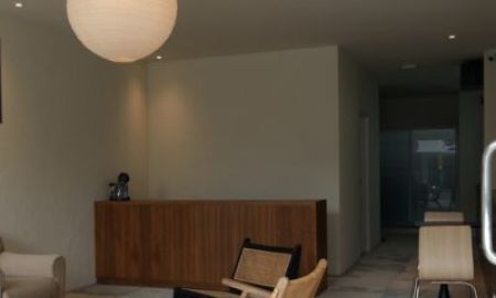 ให้เช่าทาวน์เฮาส์ - อาคาร 3 ชั้น นิมมานฯ ซอย 13 ทำการค้าเปิดร้าน / โชว์รูม / ออฟฟิศ ได้ หรืออยู่อาศัยเอง หรือปล่อยเช่ารายวัน Airbnb