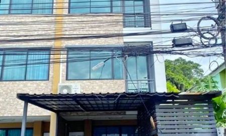 ให้เช่าทาวน์เฮาส์ - ตลาดนัมเบอร์วัน ราม 2 1.9 กม. เฉลิมพระเกียรติ ร.9 8-16 4นอน MRT ศรีอุดม 2.3กม. ให้เช่าคฤหาสน์แนวตั้ง 3 ชั้น 20ตร.วา. 232ตร.ม. 3 น้ำ