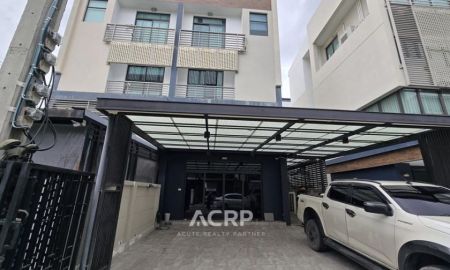 ให้เช่าบ้าน - ให้เช่า โฮมออฟฟิศ 3.5 ชั้น โครงการดิสทริค เอกมัย-รามอินทรา นวลจันทร์ ตกแต่งบิ้วอินทั้งหลัง