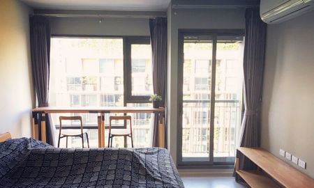 ให้เช่าคอนโด - คอนโด ริทึ่ม สุขุมวิท 36-38 ใกล้ BTS ทองหล่อ สตูดิโอ ชั้น 6 ชั้นเดียวกับสระว่ายน้ำ ตกแต่งครบ