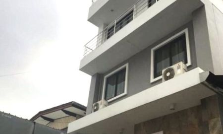 ขายบ้าน - ขายบ้านเดี่ยว 3 ชั้น 50 ตร.ว.ราคา 13.5 ลบ. พร้อมเข้าอยู่ ถ.สุขเกษม ไกล้ ม.หอการค้า และ MRT ห้วยขวาง (เจ้าของขายเอง)