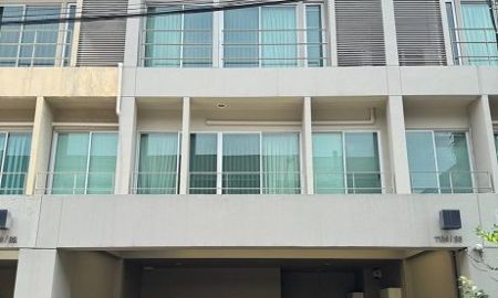 ให้เช่าทาวน์เฮาส์ - ให้เช่าทาวน์โฮม โฮมออฟฟิต3 ชั้นโนเบิลคิวบ์ พัฒนาการ เครื่องใช้ไฟฟ้า เฟอร์นิเจอร์ ครบพื้นที่ใช้สอย186 ตรม3 ห้องนอน 3 ห้องน้ำ2 ที่จอดรถ แอร์ทุกห้อง