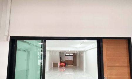 ให้เช่าอาคารพาณิชย์ / สำนักงาน - ให้เช่า( For Rent)อาคาร 5 ชั้น ใจกลางกรุงเทพฯ (พระโขนง) ซอยสุขุมวิท 46 พร้อมที่จอดรถ