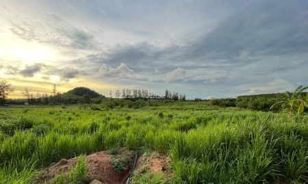 ขายที่ดิน - ขายที่ดินเมืองชล ชลบุรี ขนาดที่ดิน 100 ไร่ /2แปลง มีเอกสาร รง. ติดนิคมอีสเทิร์นซีบอร์ด ระยอง สีม่วง