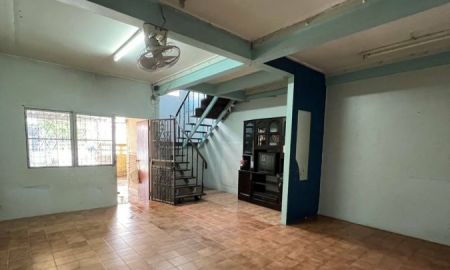 ขายทาวน์เฮาส์ - ทาวน์เฮ้าส์ 2 ชั้น/พื้นที่ขนาด 18 ตารางวา/3 ห้องนอน 2 ห้องน้ำ/ตั้งอยู่ในซอยประชานุกูล 3 (รัชดา ประชาชื่น 66)