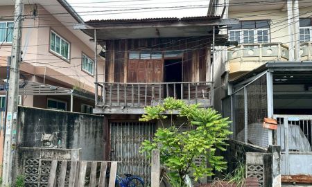 ขายที่ดิน - ขายที่ดินศรีราชา เขตชุมชน ติดถนนสาธารณะ พร้อมสิ่งปลูกสร้าง