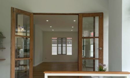 ขายบ้าน - บ้านเดี่ยว 2 ชั้น ม.นันทวัน - วัชรพล รีโนเวทใหม่ สวยพร้อมอยู่ ใกล้ทางด่วน เดินทางสะดวก โครงการพรีเมียมจากแลนด์แอนด์เฮ้าส์