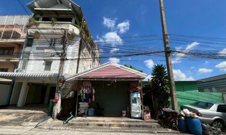 ขายบ้าน - ขายห้องเช่า จำนวน 8 ห้อง ซอยลาดพร้าว 41 แยก 12