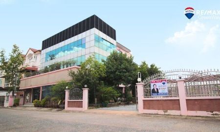 ขายบ้าน - ขาย โฮมออฟฟิศ หมู่บ้าน ณ สยามพาร์ค (ใกล้รถไฟฟ้า) ห่างจาก ถนนกรุงเทพฯ-นนทบุรี เพียง 20 เมตร 211 ตารางวา 10 ที่จอดรถ