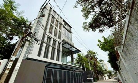 ให้เช่าทาวน์เฮาส์ - BTSทองหล่อ 1.7กม. ทองหล่อ19-27 เพชรบุรี ให้เช่า ทาวน์โฮมหรู 4.5 ชั้น+ชั้นลอย 320ตร.ม. 19ตร.วา. พร้อมลิฟท์ 3-4นอน 4 น้ำพร้อมสระว่ายน้ำ