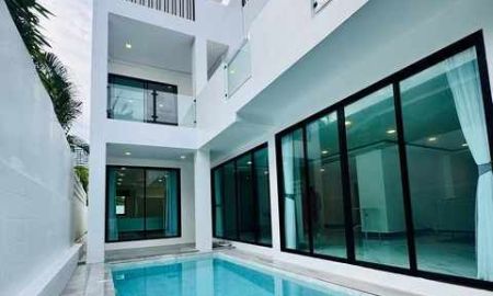 บ้าน - ขาย/เช่า พูลวิลล่า 5 ห้องนอน 7 ห้องน้ำ ใกล้ทะเลหาดจอมเทียน เพียง 300 เมตร