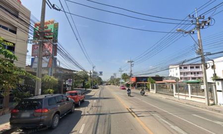 ขายที่ดิน - ขายที่ดินพร้อมสิ่งปลูกสร้าง ติดถนนลาดปลาเค้า เดินทางสะดวก