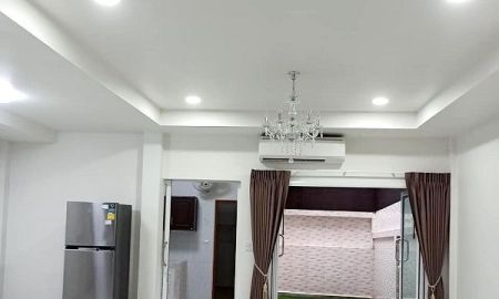 ให้เช่าทาวน์เฮาส์ - ให้เช่า ทาวน์โฮม 3 ชั้นประดิษฐ์มนูธรรมเลียบทางด่วนรามอินทรา จดทะเบียนบริษัทได้ 250ตรม 4 ห้องนอน3 ห้องน้ำ6 แอร์