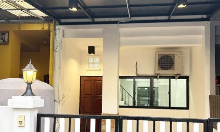 ขายทาวน์เฮาส์ - ขายด่วน ทาวน์เฮาส์2ชั้น ซ.จามจุรี (รามอินทรา39) กม.4รีโนเวทใหม่แล้ว เพียง2.15ลบ.