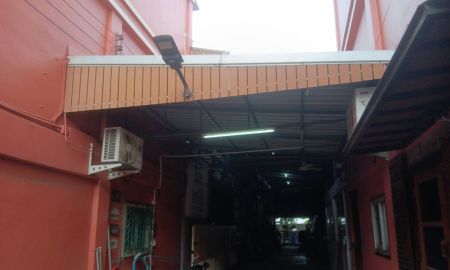 อาคารพาณิชย์ / สำนักงาน - ขายตึกแถว อาคารพาณิชย์พร้อมโรงงานต่อเติมด้านหลัง 3 คูหา 3.5 ชั้น 141 ตรว. มีถนนระหว่างกลางพื้นที่ใช้สอยเยอะ ราคาพิเศษ