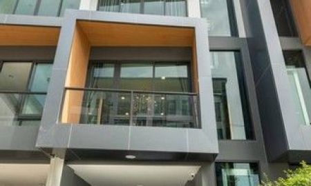 ให้เช่าอาคารพาณิชย์ / สำนักงาน - โฮมออฟฟิศขนาด 5 ชั้น พร้อมลิฟท์ 23.20 ตรว. 330 ตารางเมตร เจดับบลิว พาร์ค กรุงเทพกรีฑา