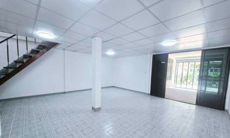 ให้เช่าทาวน์เฮาส์ - ประชาราษฏร์บำเพ็ญ10-20 MRTห้วยขวาง 600ม. 5ปีมีครั้ง ให้เช่าทาวน์เฮ้าส์ 2 ชั้น ใหม่ 25ตร.วา. 175ตร.ม. 3นอน 2 น้ำ MRT สุทธิสาร 1.3 กม.