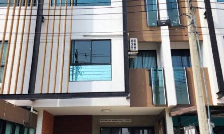 ให้เช่าทาวน์เฮาส์ - ให้เช่าโฮมออฟฟิศ 3 ชั้น iField บางนา ทำเลทองติดถนนกาญจนาภิเษก