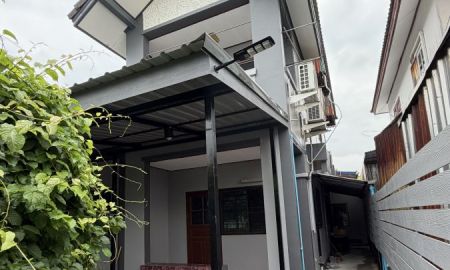 ขายบ้าน - ขายบ้านแฝด รีโนเวทใหม่ พร้อมอยู่ หมู่บ้านวโรชา โครงการ 5