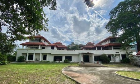 ขายที่ดิน - ขายที่ดินพร้อมสิ่งปลูกสร้าง แปลงสวย ขนาด 496 ตรว. ทำเลทองใจกลางเมือง ใกล้พระราม9 ติดถนนศรีวรา-ทาวน์อินทาวน์