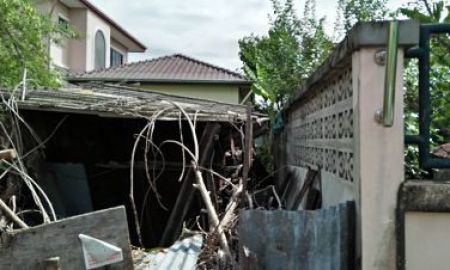 ขายบ้าน - ขายที่ดินพร้อมบ้านเก่า แปลงเล็ก เหมาะอยู่อาศัย สำโรง สมทุรปราการ