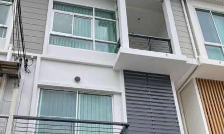 ให้เช่าทาวน์เฮาส์ - ให้เช่าทาวน์เฮ้าส์หรู 3 ชั้น มี 3 ห้องนอน 3 ห้องน้ำ, The Metro Rama 9, ตกแต่งสวย เฟอร์นิเจอร์ครบ พร้อมเข้าอยู่