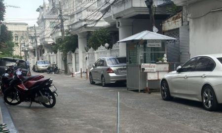 ขายทาวน์เฮาส์ - ขายทาวน์โฮมเนื้อที่ 23 ตาราางวา 5 ชั้น 5 ห้อง นอน 5 ห้องน้ำ พื้นทีใช้สอย 334 ตารางเมตรอยู่ใจกลางเอกมัย