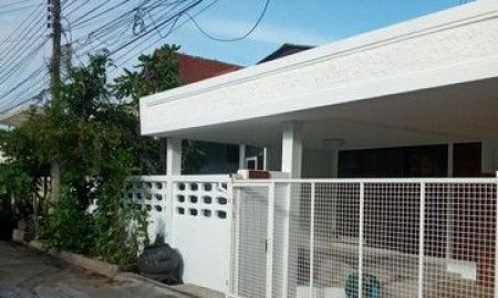 ให้เช่าบ้าน - ให้เช่าบ้านเดี่ยวชั้นเดียว 3 ห้องนอน 2 ห้องน้ำ ซอยลาดพร้าว 87 แยก 18 เลียบด่วน ใกล้ CDC ไม่รับสัตว์เลี้ยง