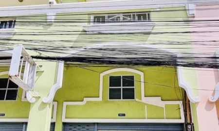 อาคารพาณิชย์ / สำนักงาน - ขาย ให้เช่า อาคารพาณิชย์ รุ่งกิจ 14 ลาดกระบัง 3 ชั้นครึ่ง จอดรถได้ 2 คัน ห่างสนามบิน 5.5 กิโลเมตร