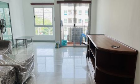 ขายคอนโด - ขายคอนโดรีเจ้นท์โฮมเฟส 8 ชั้น 5 ห้องมุม วิวสระว่ายน้ำ ใกล้รถไฟฟ้าสถานีสายหยุด ทำเลดี เดินทางสะดวก